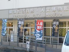 AB����̉��{��s���R�E�l�������قւ̓��e�ʐ^1