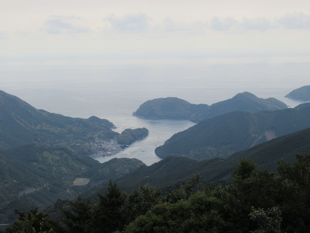 ������̐X���猩���I�ɒ����̒��ƌF���_���S�R�z��