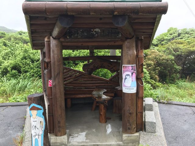 国道から入る所にお遍路さんの為の休憩所。ここから海岸沿いに入ります〜〜_月山神社