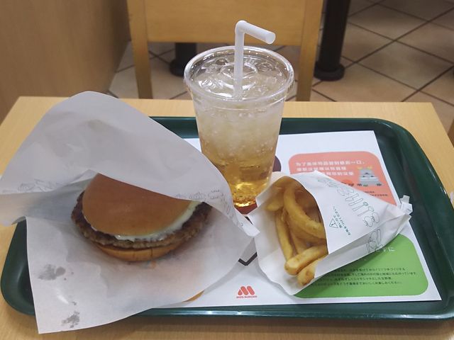 ܂[񂳂̃Xo[K[wOQrXiMOS BURGERj̓eʐ^1