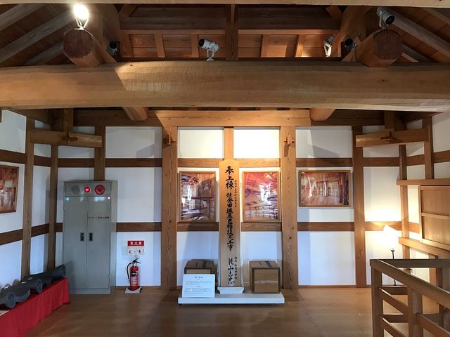 �E�̒��i�F�X�ȓW���i����j_�V���c��