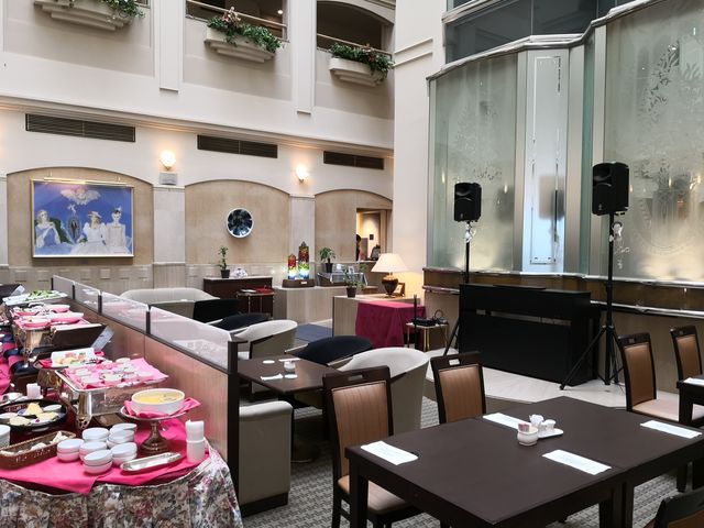 ���E���W�Ȃƃr���b�t�F��B_����N���X�g���z�e��