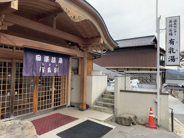 裏に駐車スペースが複数あります_田沢温泉