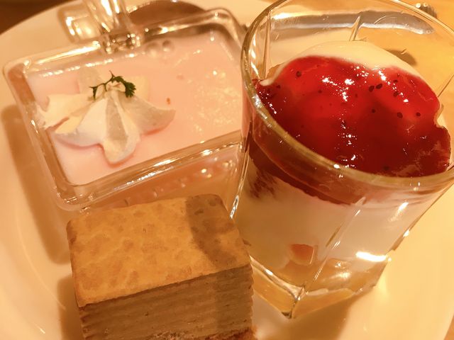 �f�U�[�g�͎�ނ��L�x_�T�̈�z�e���ʕ{