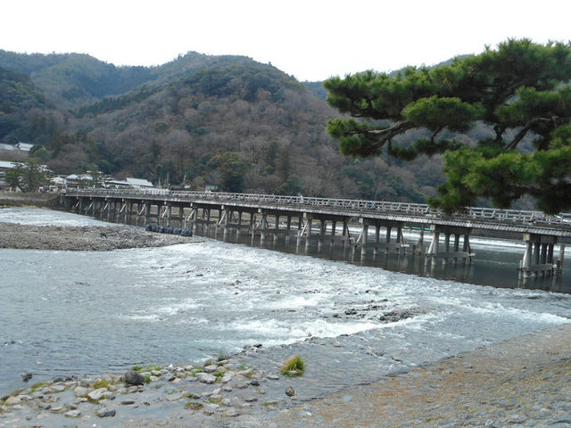 �j��ɂ�����n�����̖ڂ̑O�ɂ͗��R���h�[���ƁI_���R