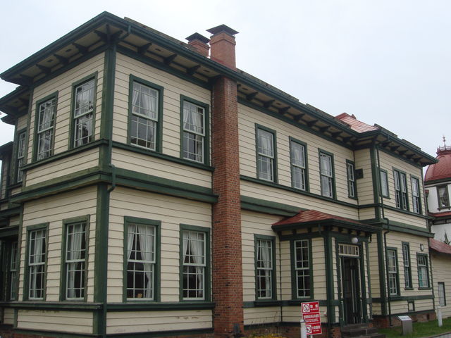 �O�l���t�ق̊O�ρ@�E���̌��������O�O�s���}����_�������`�m�O�l���t��