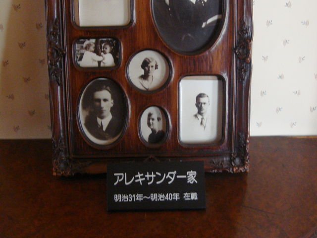 ����e�[�u���̉Ƒ��ʐ^_�������`�m�O�l���t��