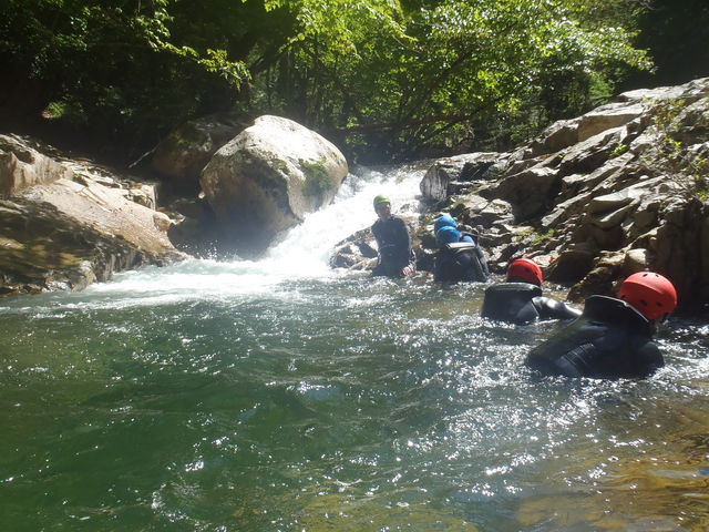 ̒ēočs܂AqɃXs[h킹Ă܂B_nbs[vX