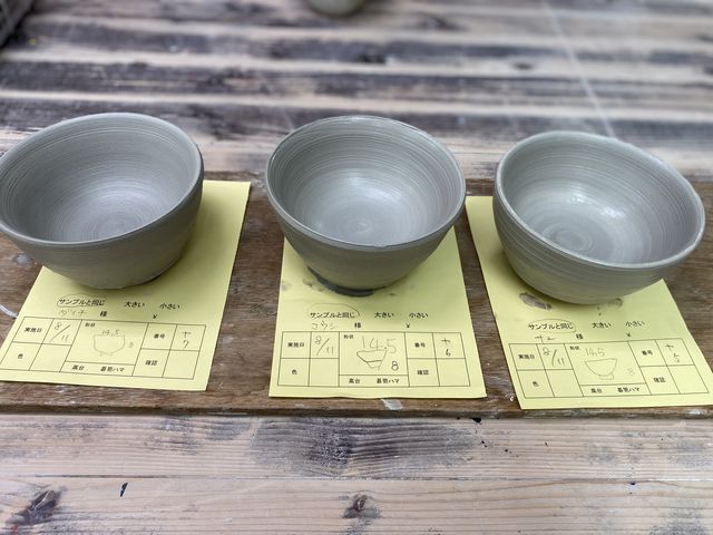同じお茶碗でもやっぱり微妙に違いますね。素敵です。_オンリーワン陶芸教室