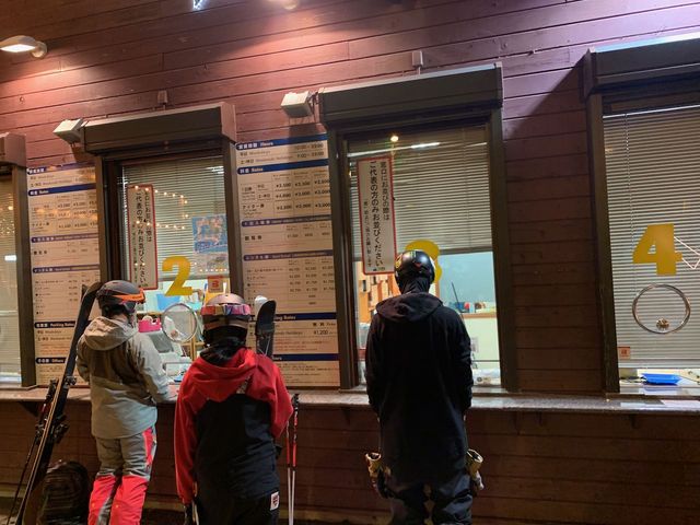 �`�P�b�g�����ł��B�i�C�^�[��17������22���܂łł��B_�X�m�[�^�E���@Yeti