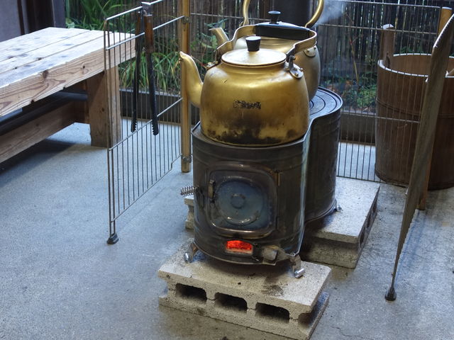 Xɂ́AdXg[uBŒgƂ܂EEBƂĂgłB_ω