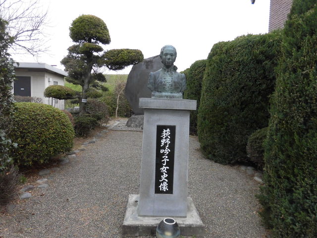 �����ׂ̗ɂ�������_�����q���a�V�n�j�Ռ���