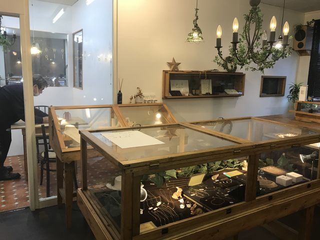 �A���e�B�[�N�ȕ��͋C�̓X���ł��B_�X�̒�������gouttedor