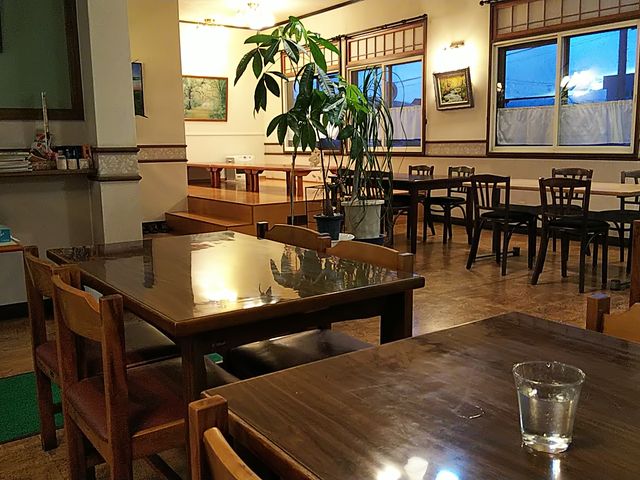 ɍ~BO̓e[uȁAƃJE^[SȂ܂B_XgyJ