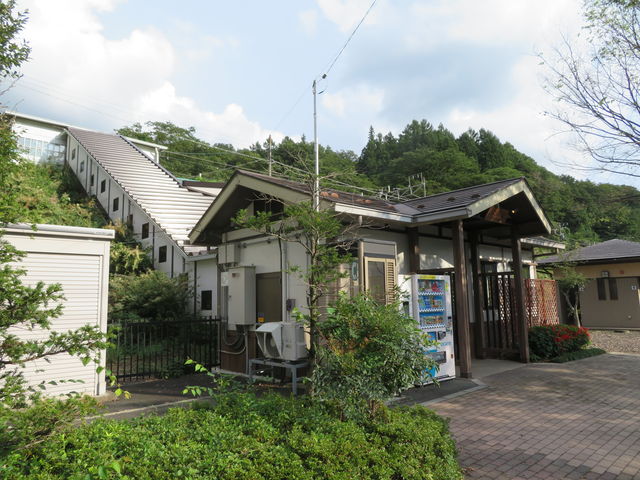 ��q����̌��֌��̏�q�w�@�z�[���͍���ɂ���܂�_�l�C�̑ݐؕ��C�ƒY�ΎR�������̏h�@�C����