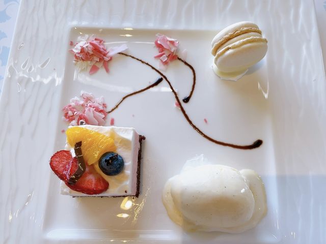 �}�J�����A�o�j���A�C�X�A�P�[�L�ł����B_�z�e���I�[�N���_��