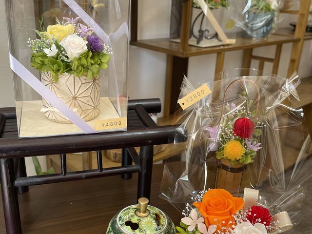 ���X�̍�i�ƉE�����������i�ł��B_�A�g���GCITRINE