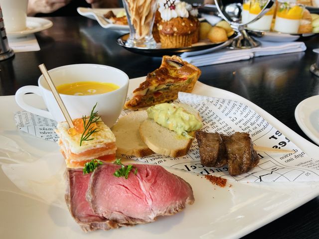 �X�C�[�c�̒��ɉ����̃v���[�g���p�ӂ���Ăėǂ������ł�_�I�e���O���[�W��