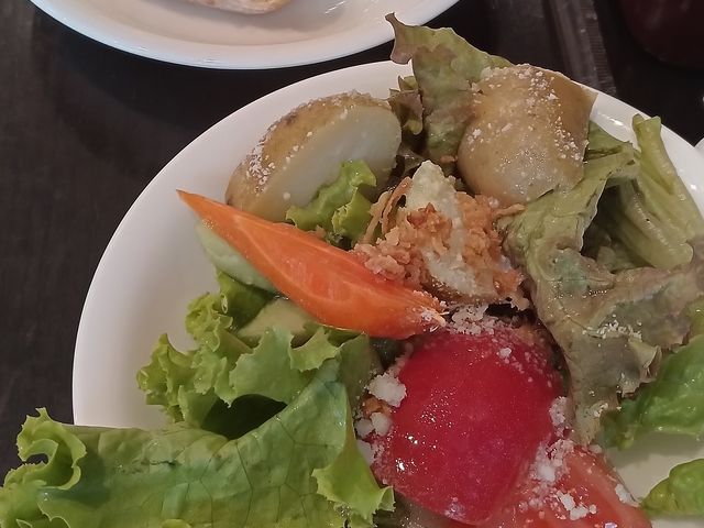 ̎ʐ^ɎʂĂ̂͐Hו̕iłB_eUzeEXe[V