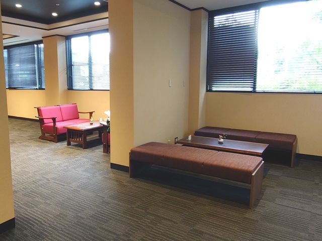 �\�t�@�[�e�[�u���A����������܂��B_�T�̈�z�e�� �ޗ�