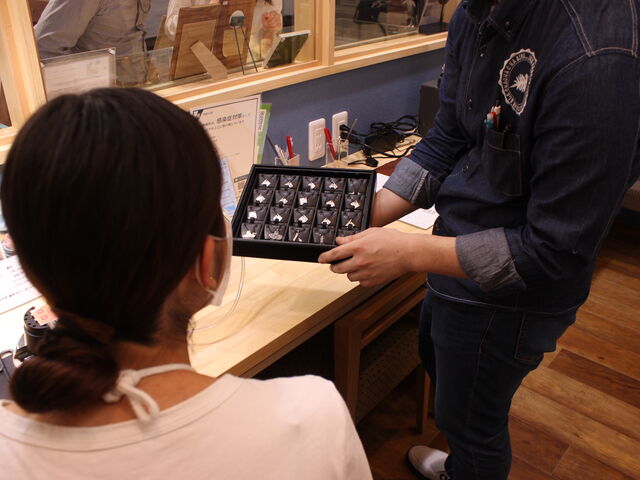 ���낢��ȃT���v������I�΂��Ă��炢�܂����B�ڈڂ肵�����I_LocalBrand �t���b�O�V�b�v���q