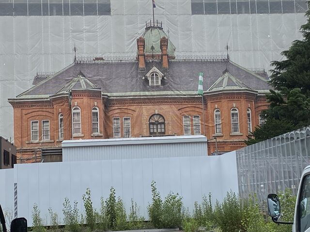 �H�����ł���Ȗ����\���Ă���܂�_�k�C�������{����(�Ԃ�񂪒���)