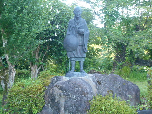 良寛 座像 img-04-06.jpg