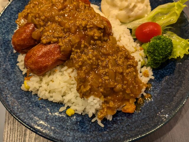 �V�X�R���C�X�͑傫�ȃE�C�i�[2�{�Ȃ˃~�[�g�\�[�X�������Ղ肩�����Ă���B_Grill&Live Crews �N���[�Y