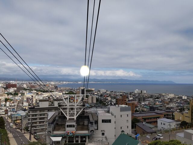 ���[�v�E�F�C����̌i�F�B�������߂��Ɍ������A���ɂ͊C�������܂��B_���َR���[�v�E�F�C