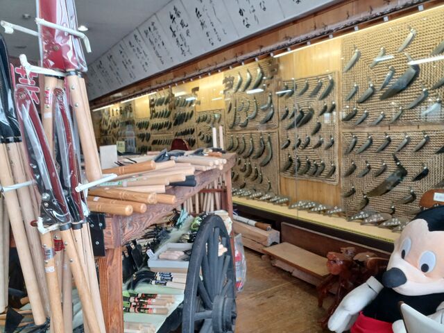 �̔�����Ă���@���i�̑O�� �����ق̕��͋C�ł��I_���P���Y�Z���^�[