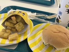 �Ђł���̃��S�����h�E�f�B�X�J�o���[�E�Z���^�[���ւ̓��e�ʐ^1