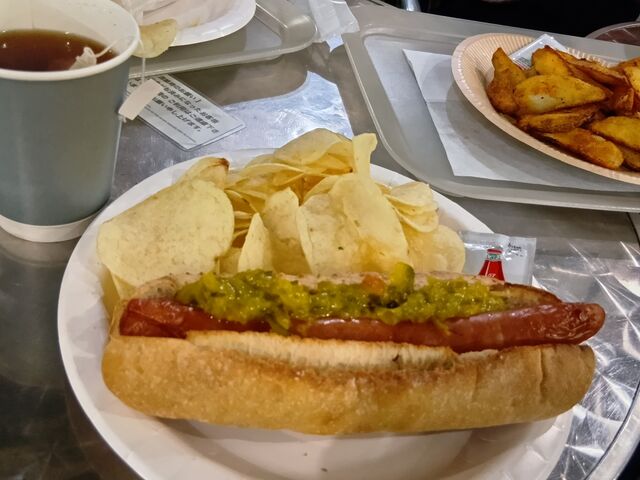 �g������̃����O�{�[�h�E�J�t�F LONGBOARD CAFE CALIFORNIA DRIVE IN �A�N�A�V�e�B�����X�̓��e�ʐ^1