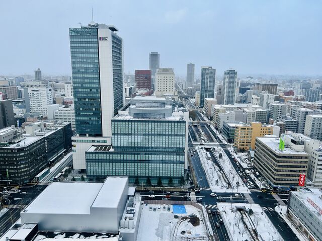 ���ۂ�e���r��
(JR�D�y�w���傫�ȃr���̉���)_�����ۂ�e���r��