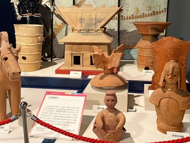 �s���̌Õ��ɂ͗��h�ȏ��ւ�����悤�Ńr�b�N��_��z�s���j����������