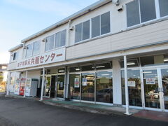 �L������̉v�q�ėq�����̃Z���^�[�ւ̓��e�ʐ^1