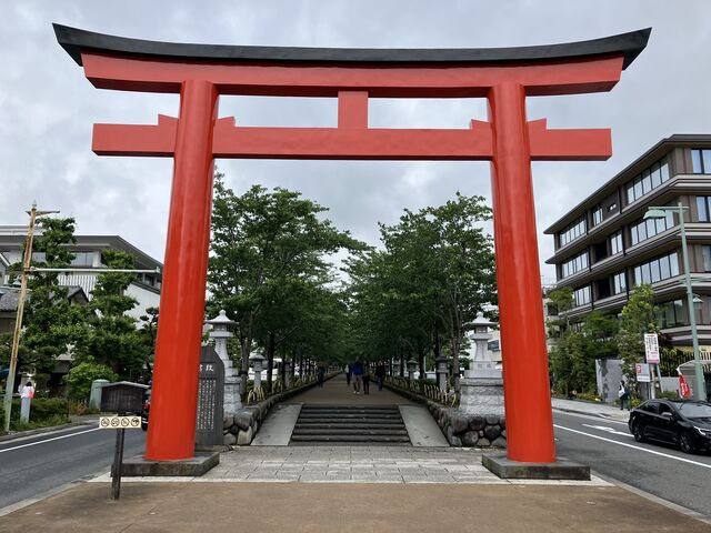 �i�q���q�w�̍L��𔲂���Ɠ�̒����̑O�ɏo�܂����B��������X�^�[�g�B_�i��