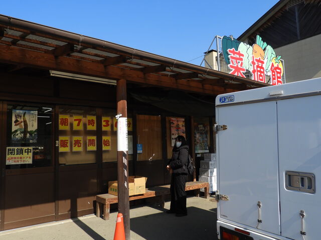 �ؓE�ق̊O��_���̉w ���z