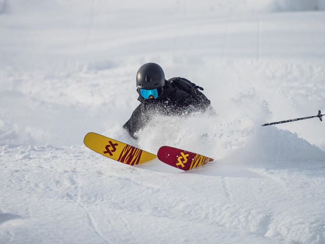 �p�E�_�[�G���A���[��_�L���[�s�b�g�o���C