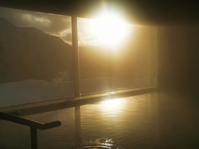 �_���΂ɒ��ޗ[���𒭂߂Ȃ���̓����A��i�ł��B_���򉷐򎵕��