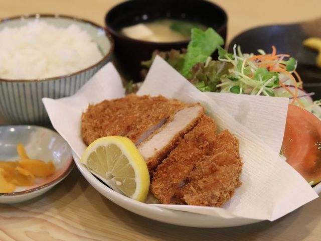 �ٓ��ɐH��������܂�_�N�A�e�������V