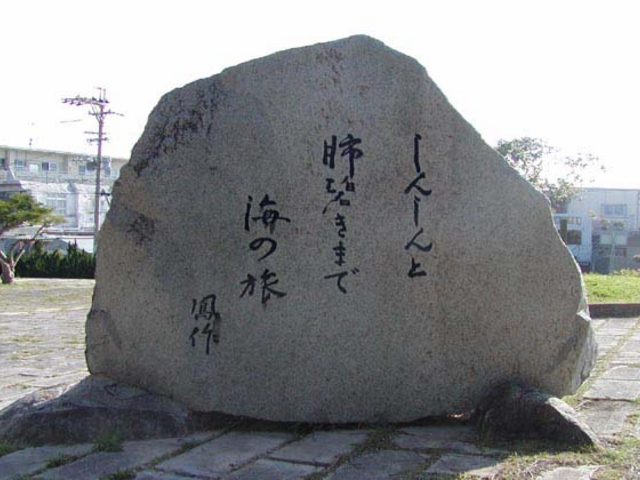 ���P����