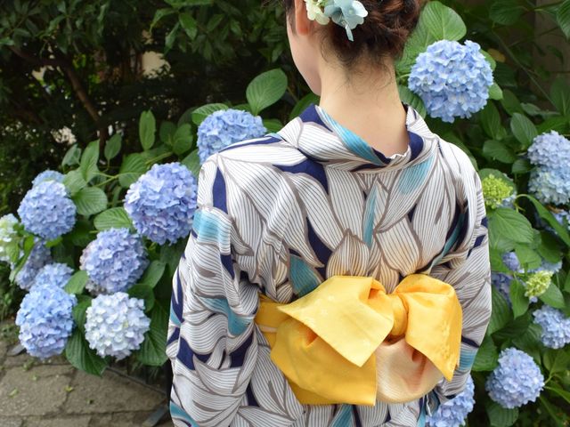 �Ăɂ͑N�₩�Ȏ��z�Ԃ̑O�ł��ʐ^�B�e��_�����^�������E���t�� �������l