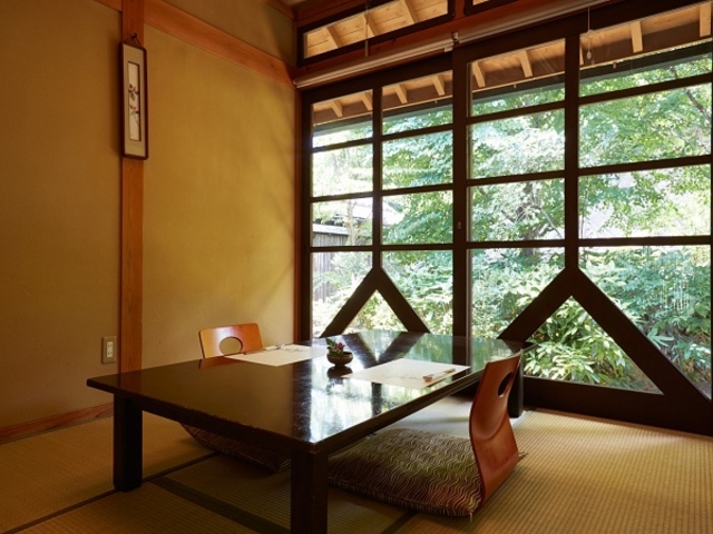 �����H�����i���j_�����Ɩ����̏h�@�~��