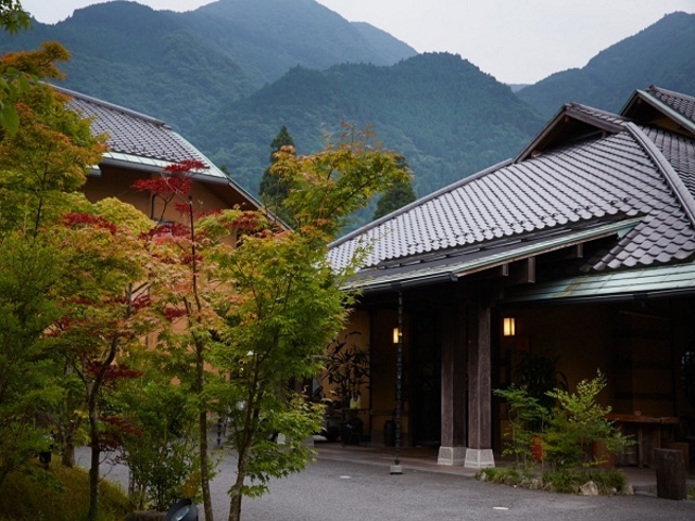 �~���O��_�����Ɩ����̏h�@�~��