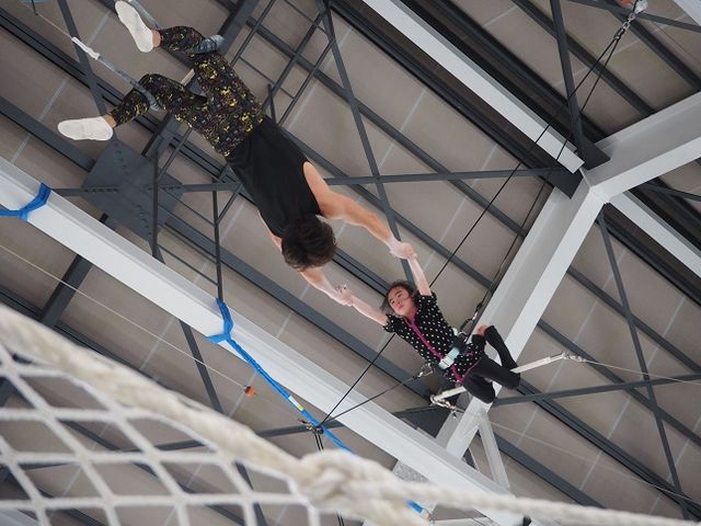 ���q�l�ł��L���b�`�ł����Ⴂ�܂��B_Fly'n Fit Trapeze Studio