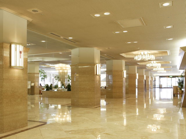 大理石に包まれたロビーは贅沢な空間_仙台国際ホテル