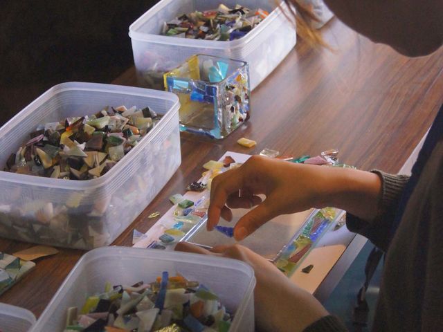 ���U�C�N�K���X
�K���X�̃s�[�X�𒣂�t���č��B_�K���X�H�[�Ƃ����