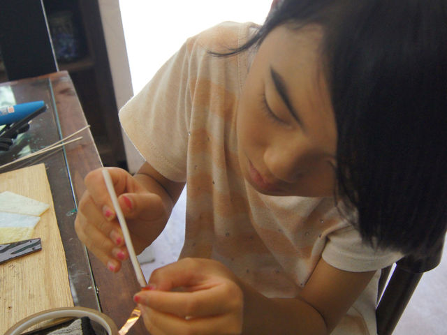 �K���X�̎���ɓ��̃e�[�v�������܂��B_�K���X�H�[�Ƃ����