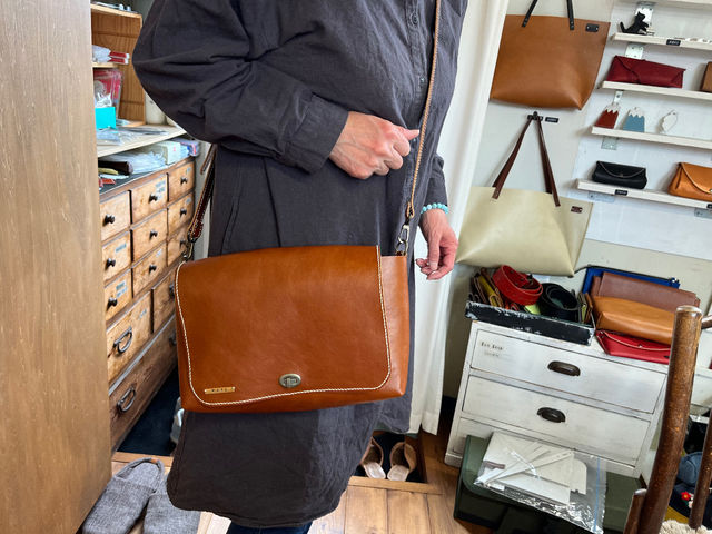 �����Ńf�U�C�������A�I���W�i���V�����_�[�o�b�O�B
��������ɂĐ���ł��܂��B_BLACK�@CAT