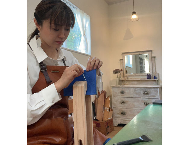 �|�j�[(�E�})�ɂ܂������āA��D���̌��I_BLACK�@CAT